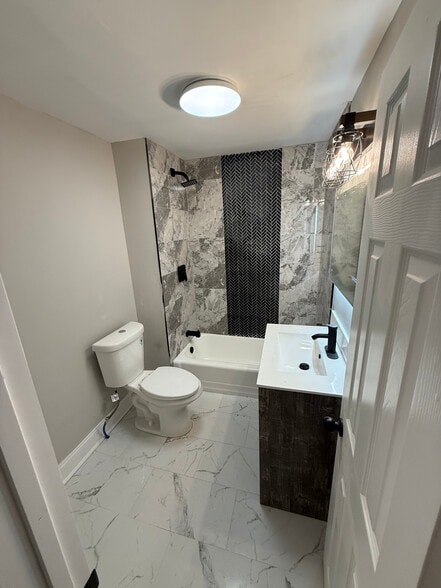 Building Photo - 2126 Kennedy St