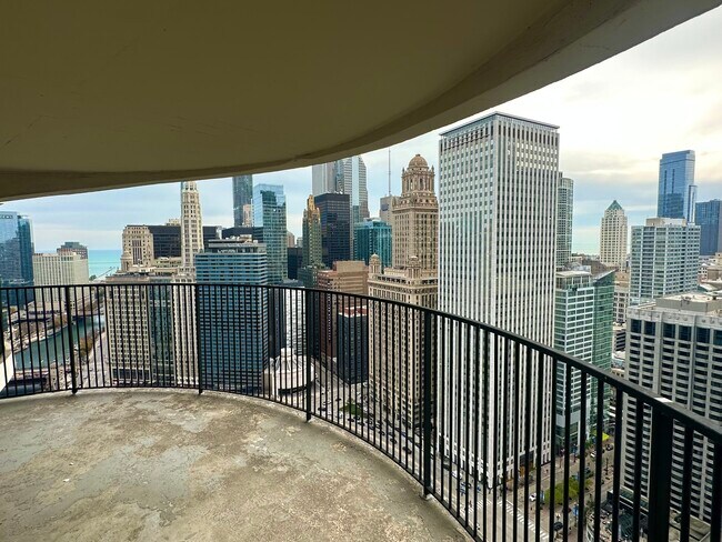 Building Photo - 300 N State St