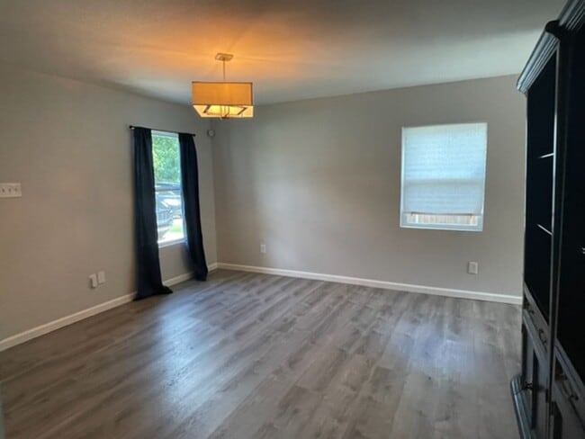 Building Photo - Feels like a NEW home!