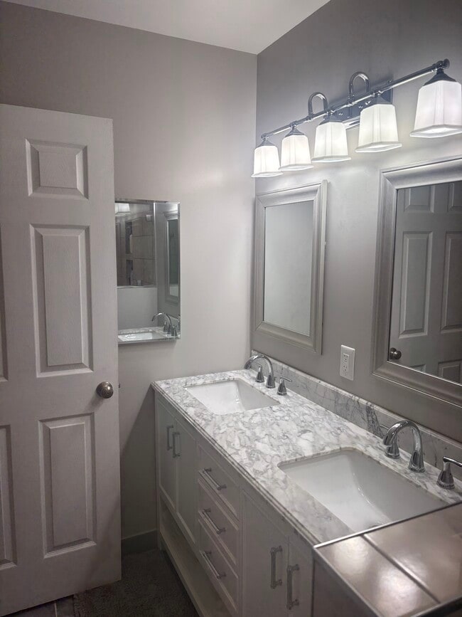 Building Photo - 319 High Point Terrace