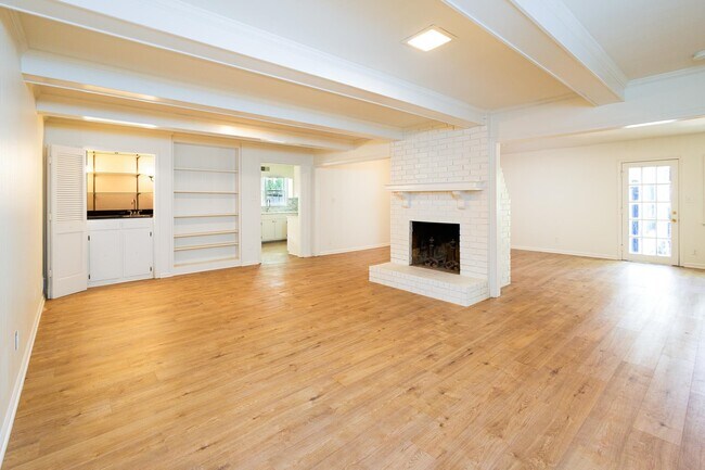 Building Photo - 7670 McHenry Cir E