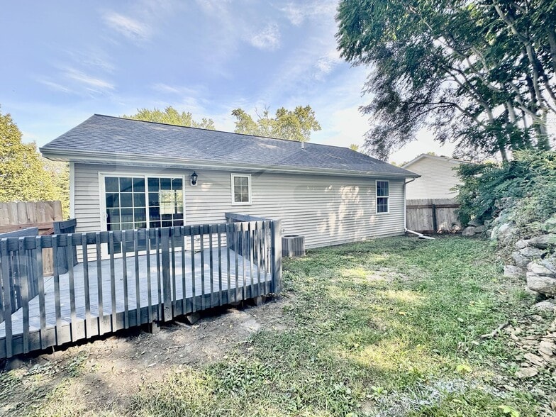 Building Photo - 2144 SE 6th St