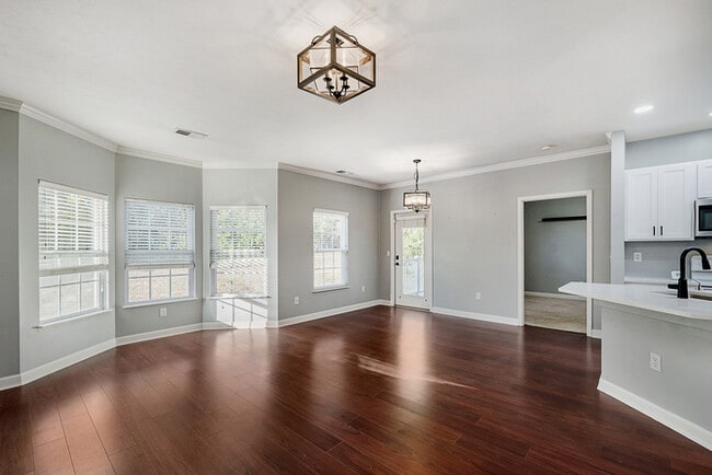 Building Photo - Wonderful 2 bedroom 2 bath Condo End Unit in Great Carmel Location!