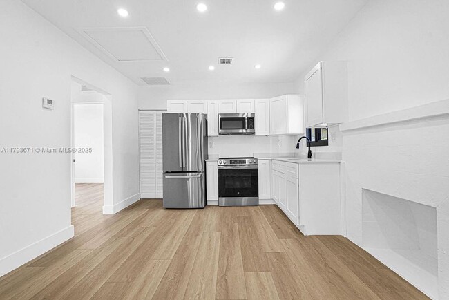 Building Photo - 3040 NW 13th Ave