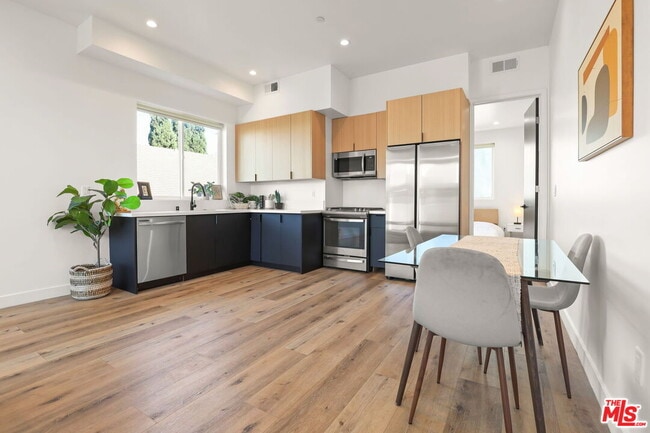 Building Photo - 1520 Magnolia Ave