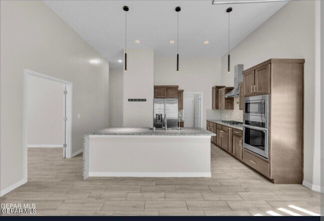 Building Photo - 13729 Lago Vista Ave