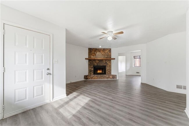 Building Photo - 2130 Fieldstone View Ct SE