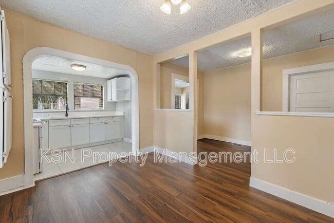 Building Photo - 1921 Reynolds St