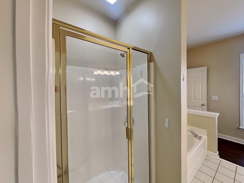 Building Photo - 1725 Woodland Pointe Dr