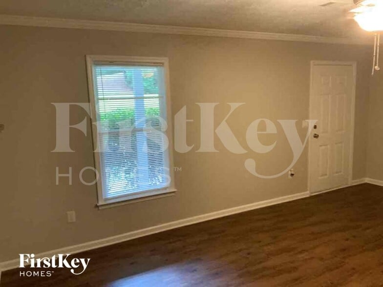 Building Photo - 388 Scenic Ln