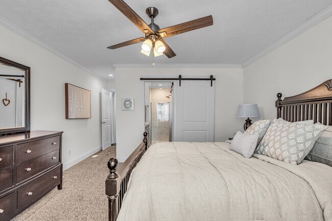 Building Photo - 6450 Bayside N Dr