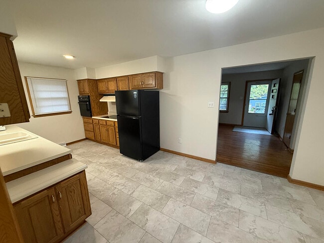 Building Photo - 2102 Woodlea Dr