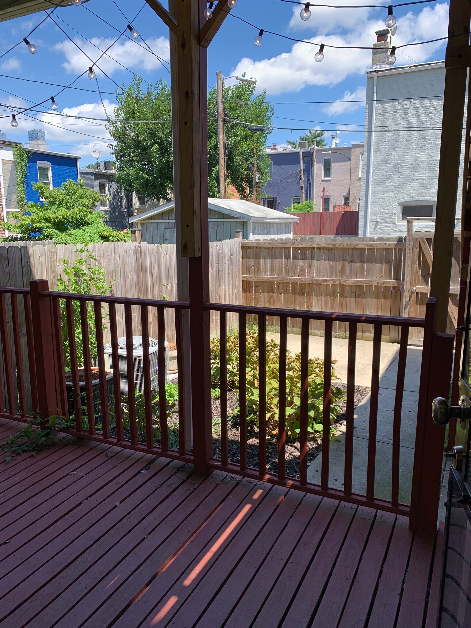 Building Photo - 527 9th St NE