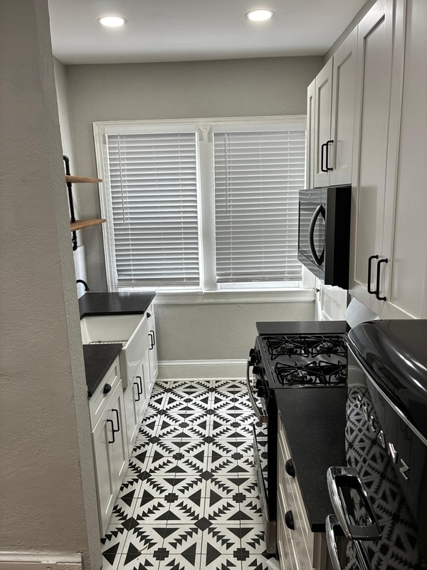 Building Photo - 2738 Riverside Ave