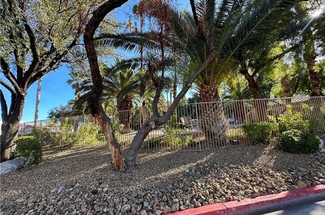 Building Photo - 6480 Annie Oakley Dr