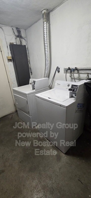 Building Photo - 572 Cummins Hwy