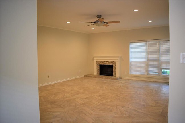 Building Photo - 600 Wilcrest Dr