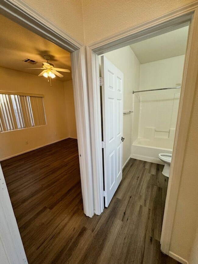 Building Photo - Awesome 3 Bedroom, 2 Bathroom 1 story home...