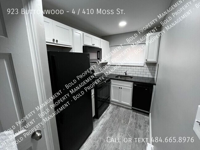 Primary Photo - 923 Buttonwood-4 / 410 Moss St.