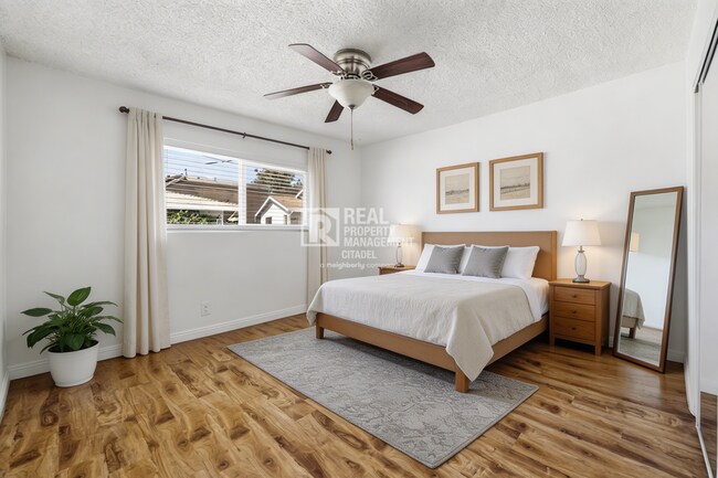 Building Photo - 186 E 21st St