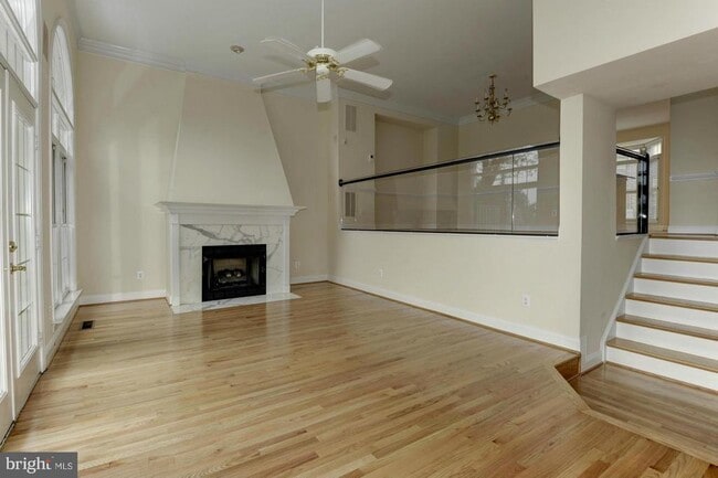 Building Photo - 2217 N Oak Ct