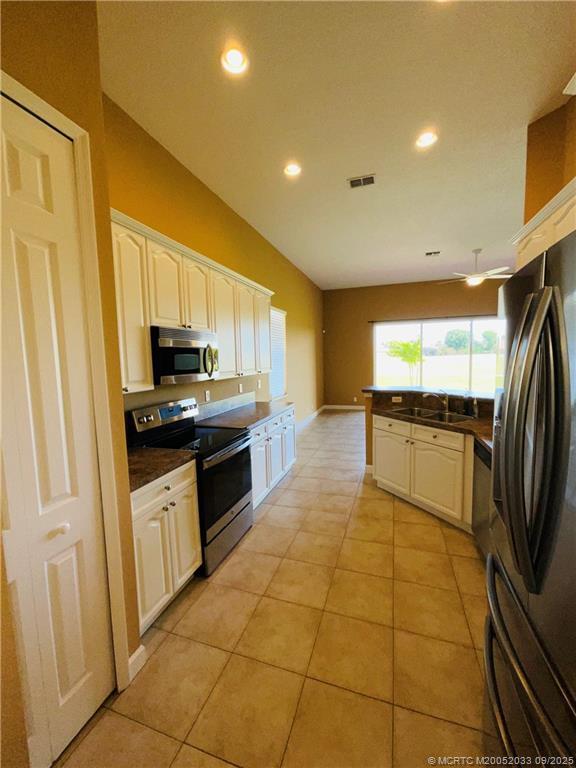 Building Photo - 331 NW Somerset Cir