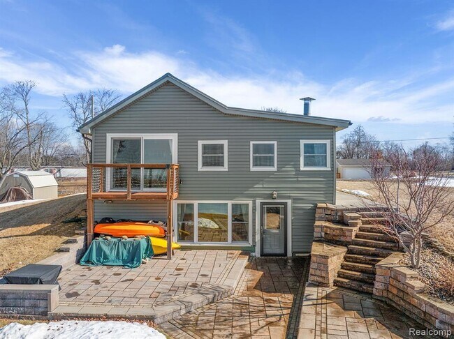 Building Photo - 222 Ackerson Lake Dr