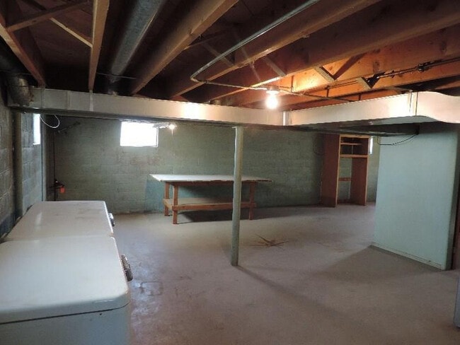 Building Photo - 2 Bed / 1.5 Bath / 2 Car Garage home in Bi...