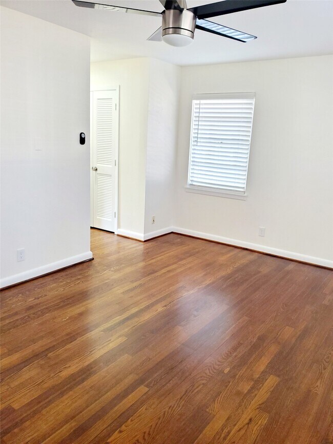 Building Photo - 7953 Ridgeview Dr