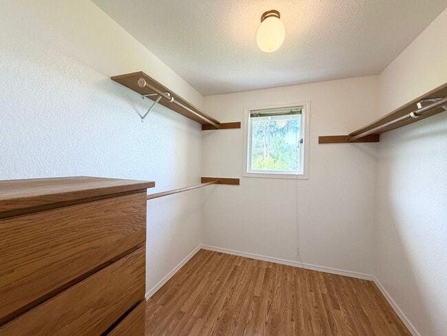 Building Photo - 3695 Sqft. Redondo home near Puget Sound!