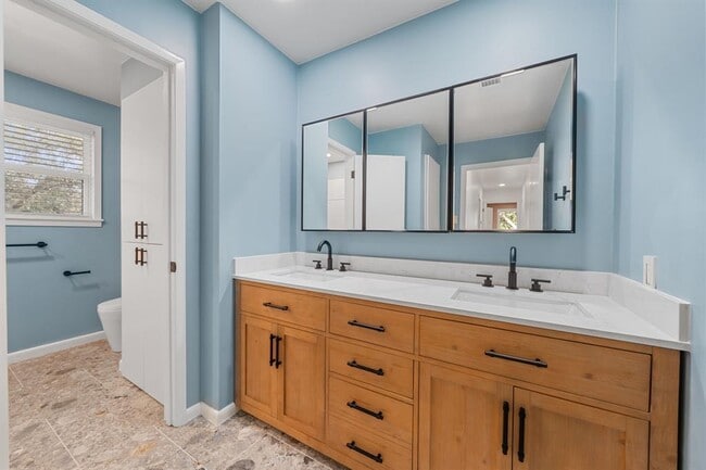 Building Photo - 2175 Park Rd