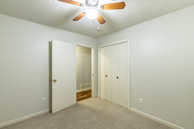 Building Photo - Beautiful 3 bedroom 2 bath