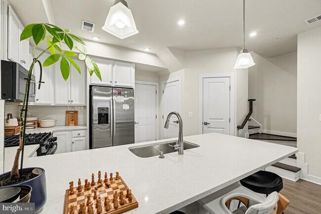 Building Photo - 17414 Southern Shrs Dr