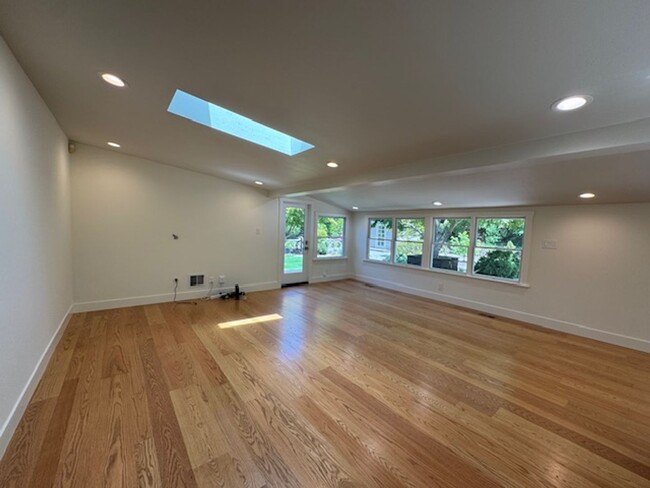 Building Photo - Beautiful updated single level Lafayette h...