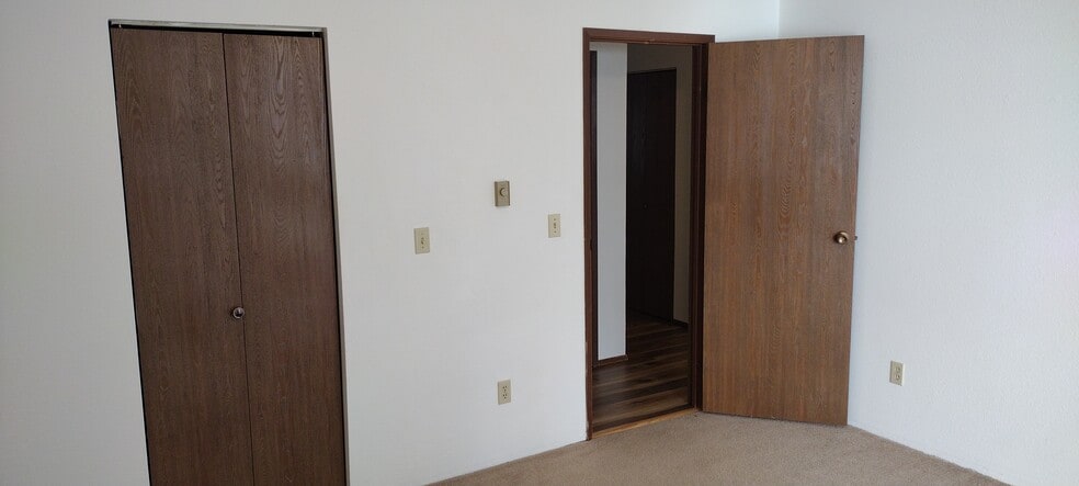 Building Photo - 295 Newport Way SW