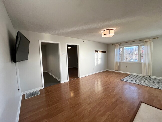 Building Photo - 83 Piney Mountain Church Rd