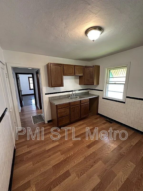 Building Photo - 7117 Garesche Ave