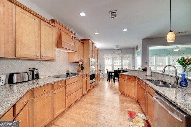 Building Photo - 230 Begonia Ct