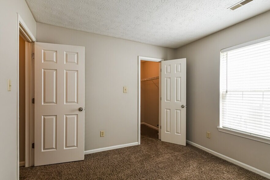 Building Photo - 6261 Hazelhatch Dr