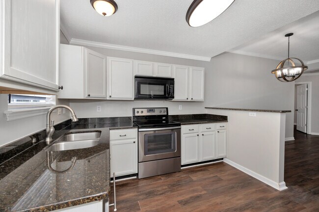 Building Photo - 103 N W Sugar Bluff Ln