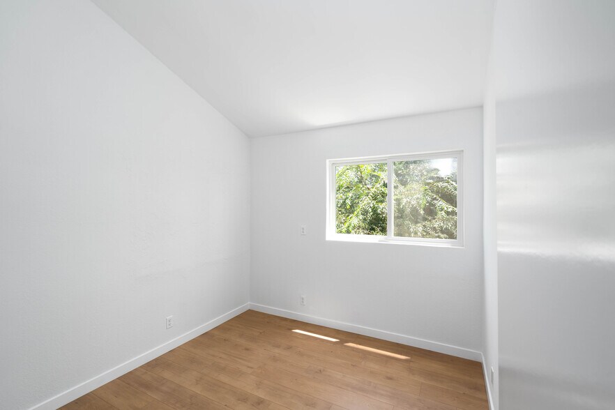 Second bedroom - 744 N Dillon St
