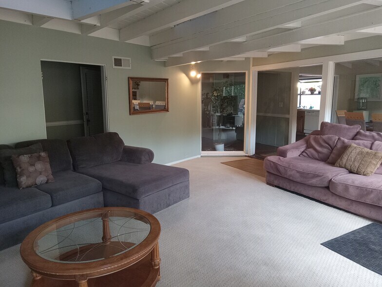Building Photo - 2139 Torrey Pines Rd