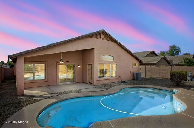 Building Photo - Very nice single level home with 4 bedrooms and 2 baths!