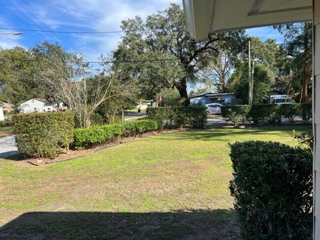 Building Photo - 1208 Cloverlawn Ave