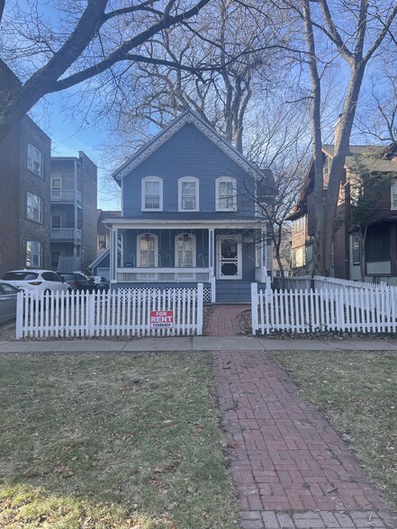 Building Photo - 1906 Orrington Ave