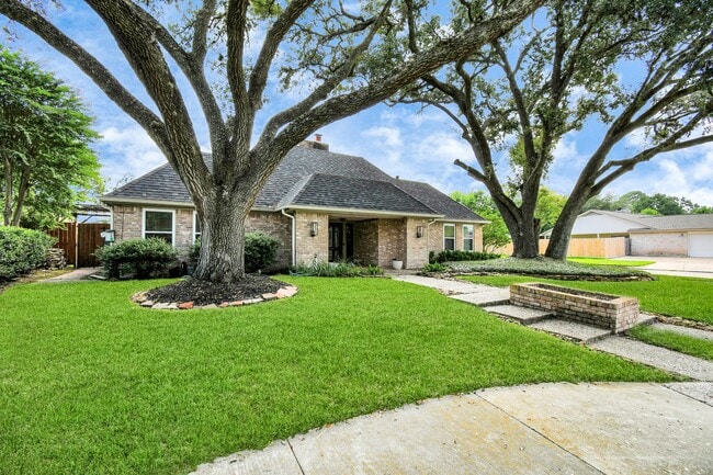 Building Photo - 2510 Hilton Head Dr