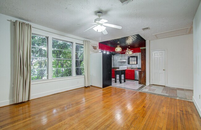 Building Photo - 5419 Gulfton St