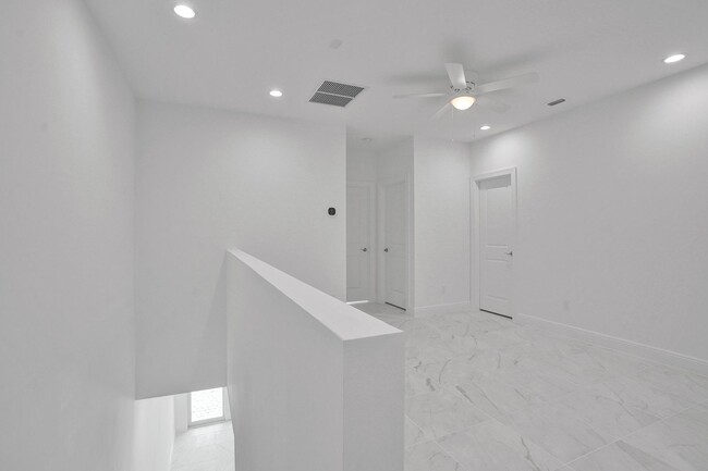 Building Photo - Gorgeous Brand New 3 Bedroom 2 Bath (2-story) Townhouse in Deerfield Beach