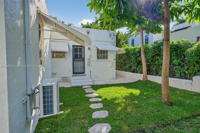 Building Photo - 1305 Alhambra Cir