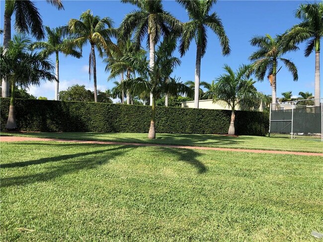 Building Photo - 1018 NE 25th Ave